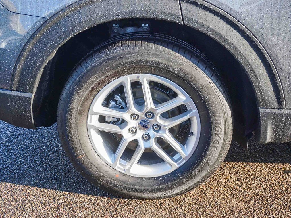 New 2026 Ford Explorer Active RWD image 8