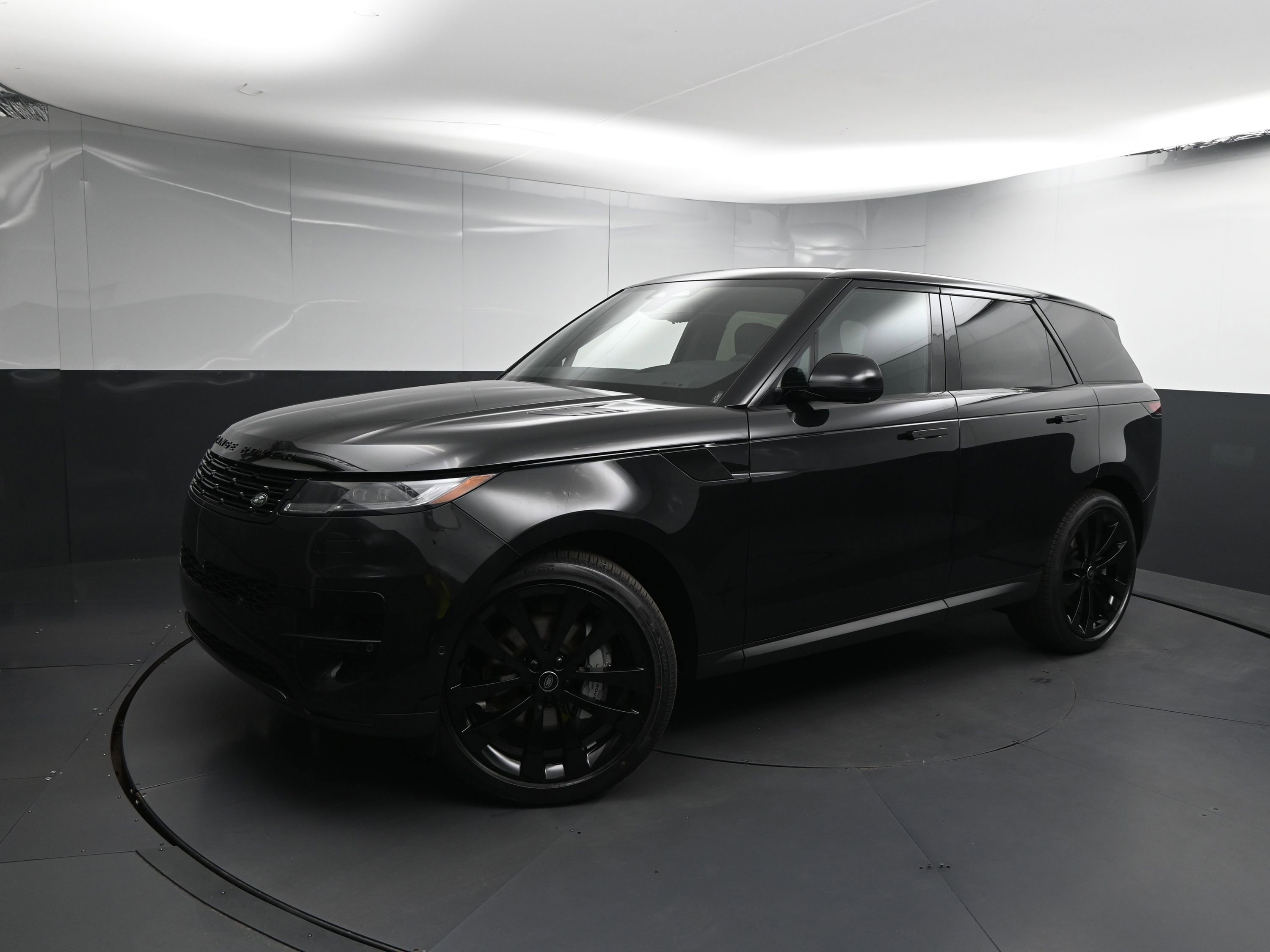New 2025 Land Rover Range Rover Sport SE
