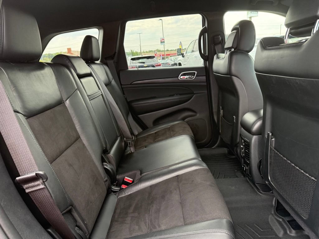 Used 2020 Jeep Grand Cherokee Altitude AWD/4WD image 12