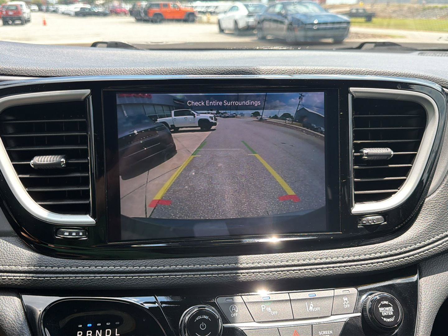Certified 2025 Chrysler Pacifica Select FWD image 18