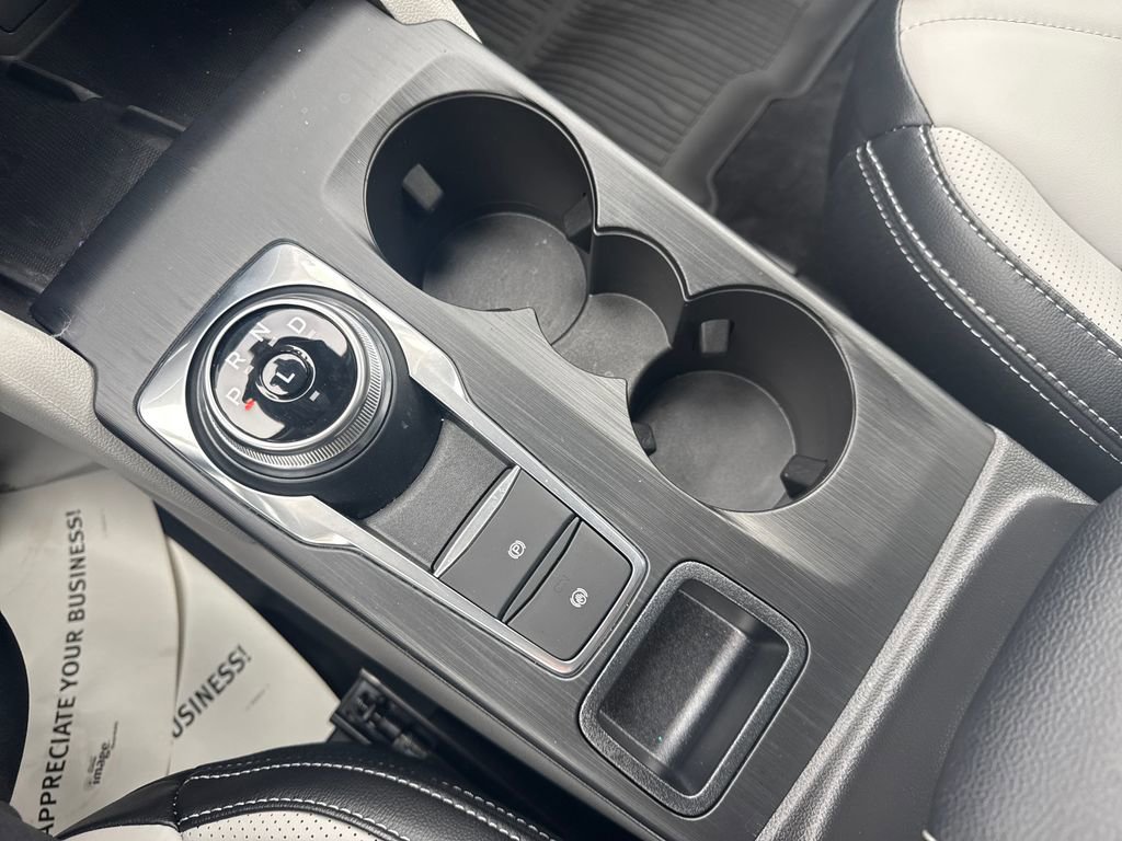 Used 2025 Ford Escape Platinum w/ Premium Technology Package image 43