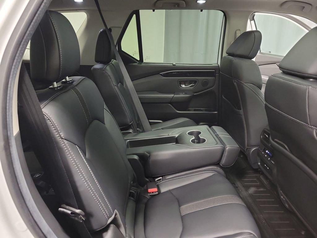 Used 2025 Honda Pilot Touring image 35