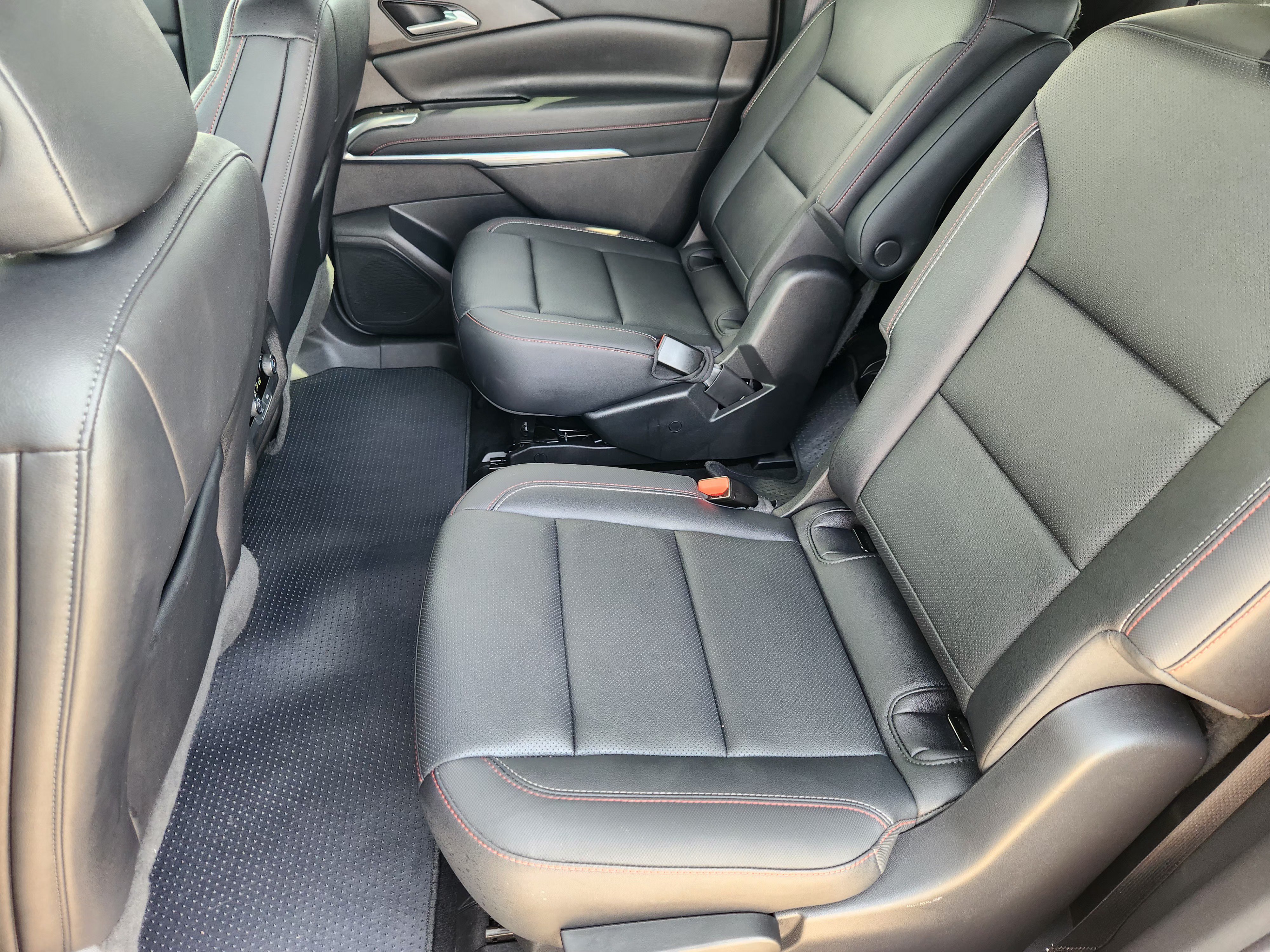 Used 2025 Chevrolet Traverse Z71 AWD/4WD image 31