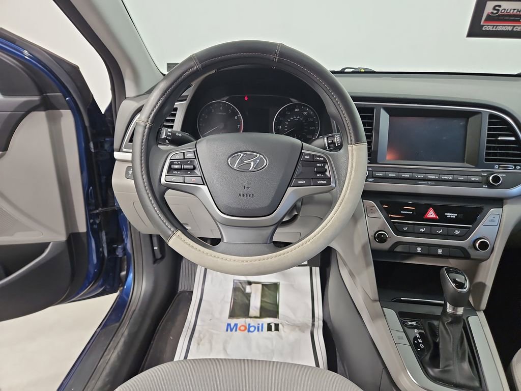 Used 2017 Hyundai Elantra SE FWD image 14