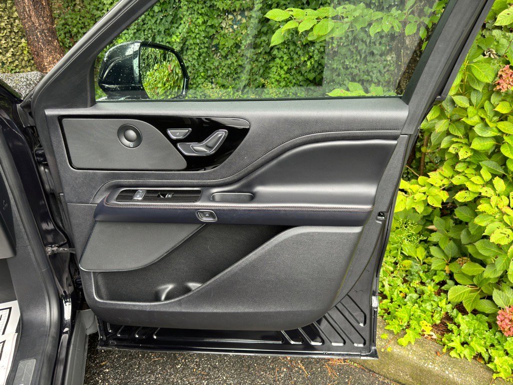 Used 2020 Lincoln Aviator Reserve w/ Equipment Group 201A image 24