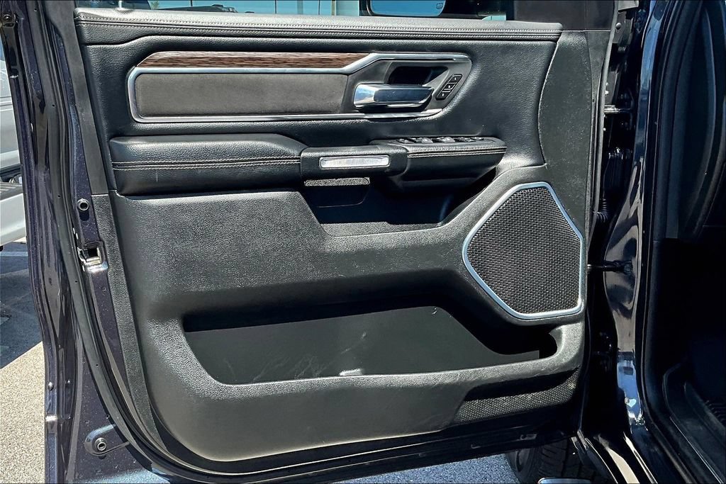 Used 2019 RAM 1500 Laramie AWD/4WD image 18
