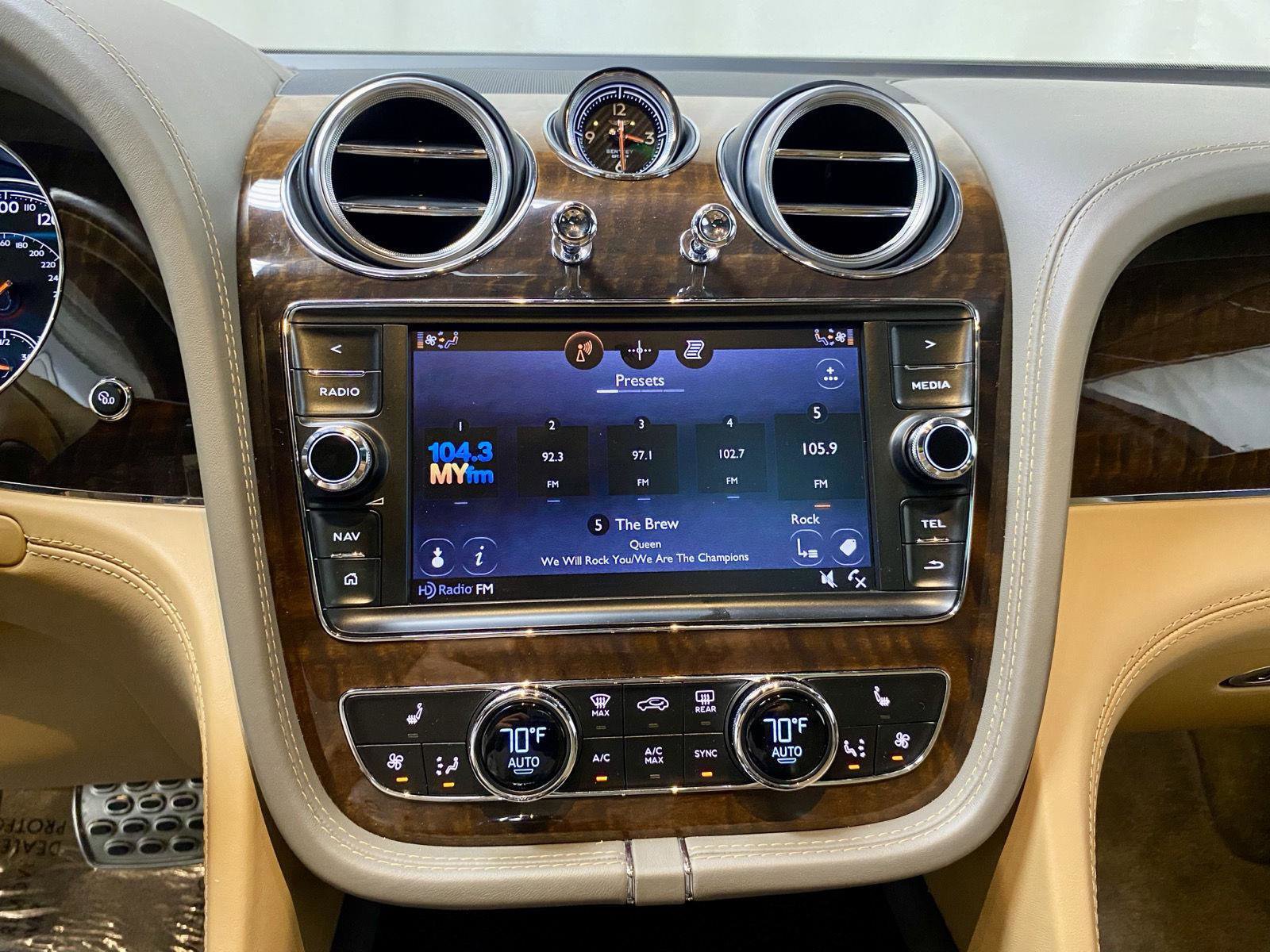 Used 2018 Bentley Bentayga AWD/4WD image 43