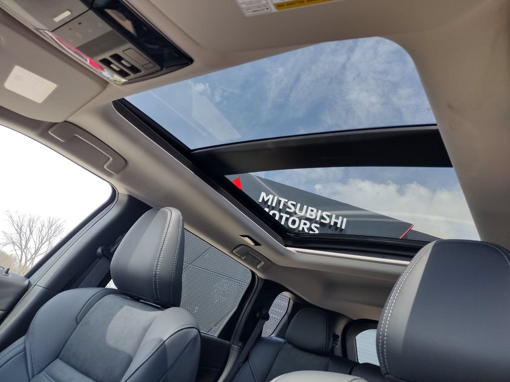 New 2026 Mitsubishi Outlander SE AWD/4WD image 2