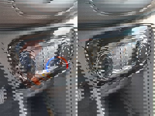 Used 2022 Buick Encore GX Preferred w/ Cold Weather Comfort Package image 16