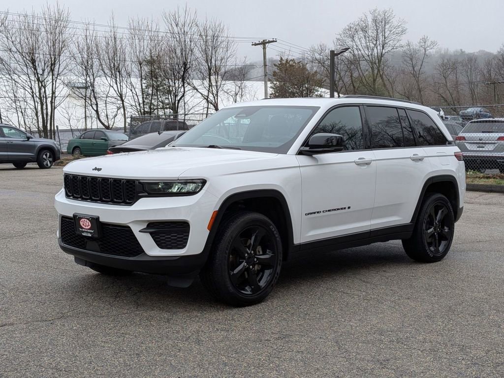 Certified 2023 Jeep Grand Cherokee Altitude AWD/4WD image 10