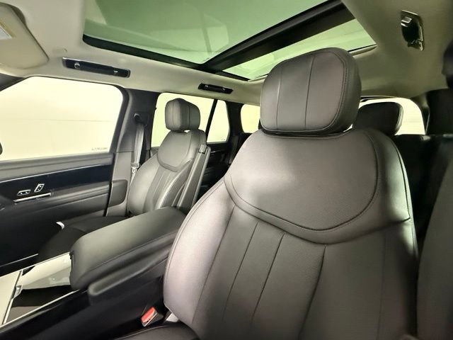 Used 2025 Land Rover Range Rover SE AWD/4WD image 14
