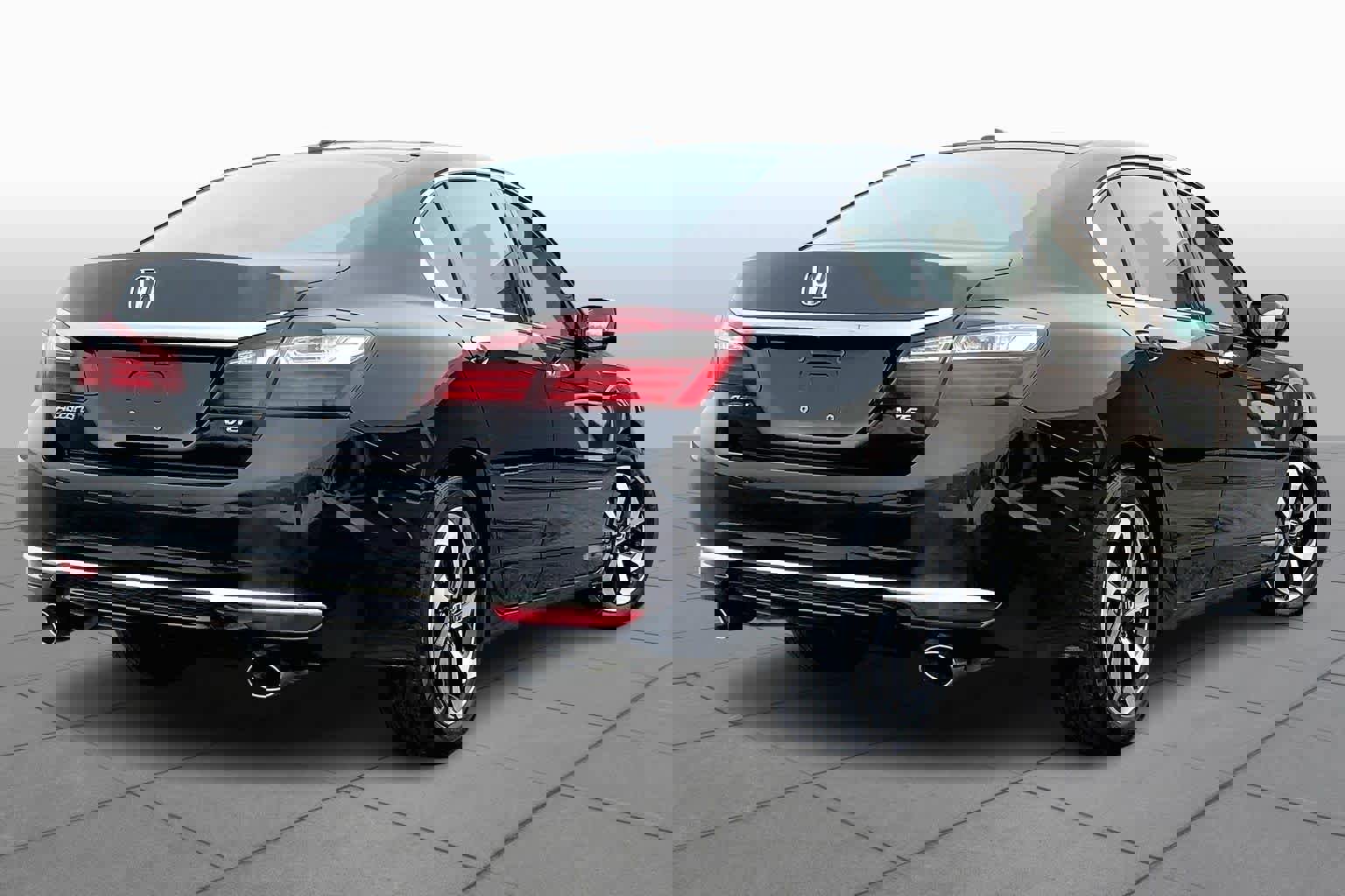 Used 2017 Honda Accord EX-L image 13