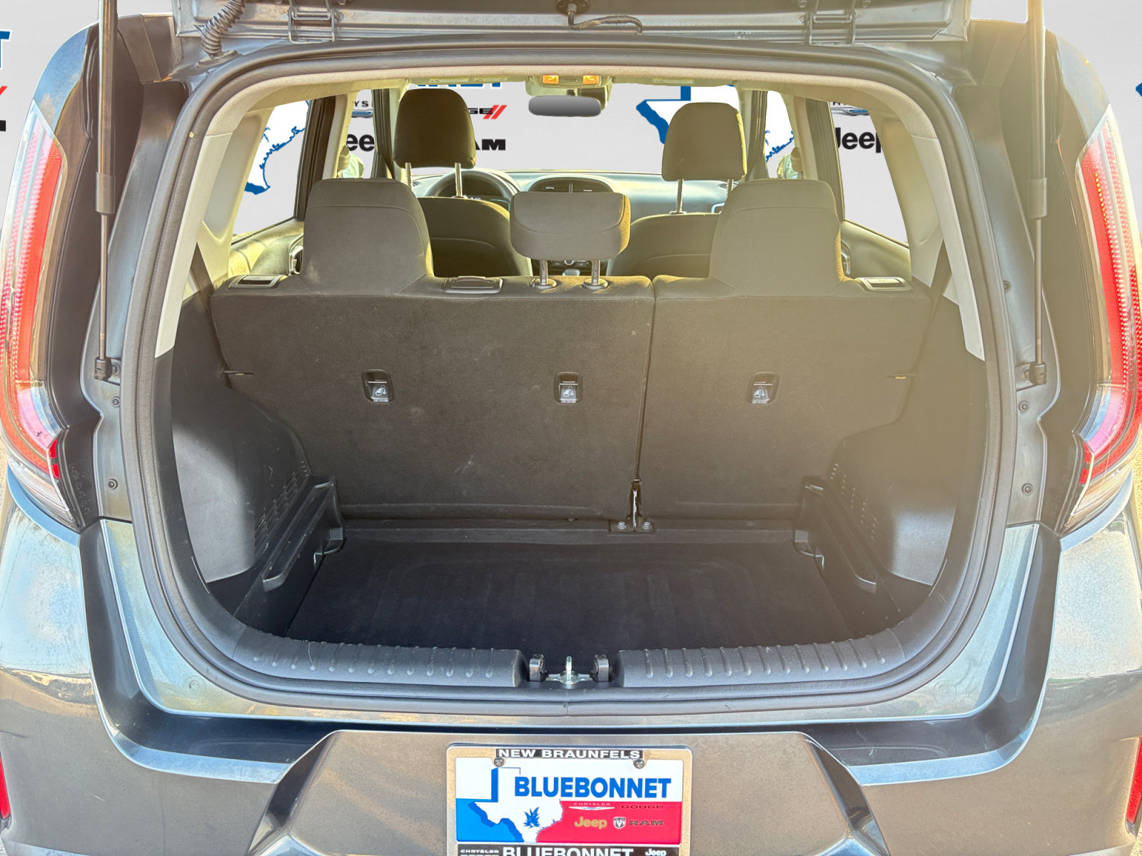Used 2023 Kia Soul LX w/ LX Technology Package FWD image 22