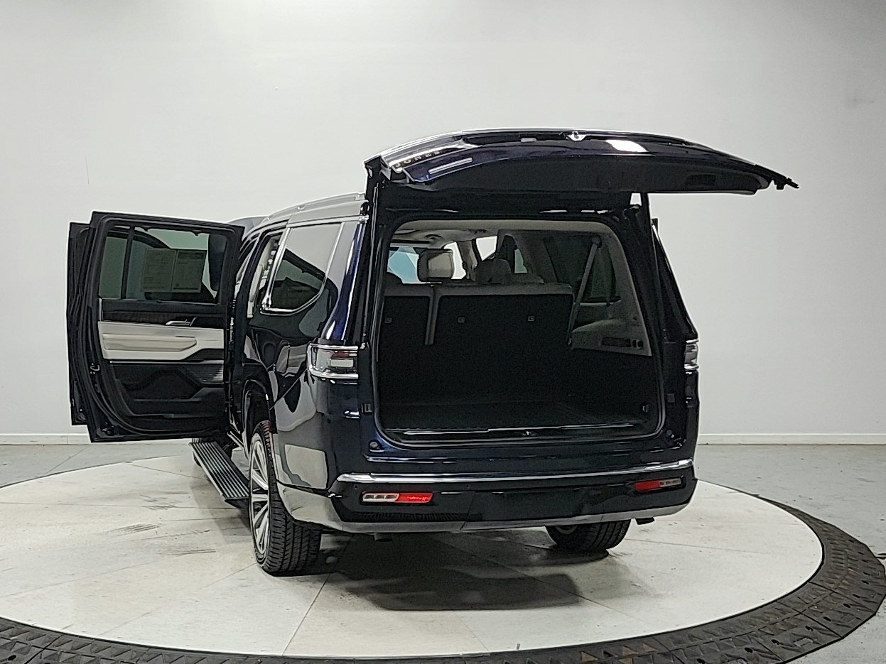 Used 2023 Jeep Grand Wagoneer L Series II w/ Convenience Group III AWD/4WD image 20