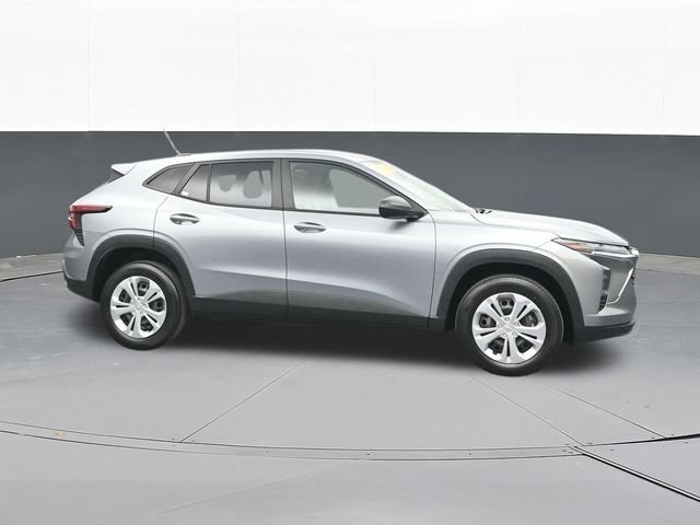 Used 2024 Chevrolet Trax LS FWD image 17