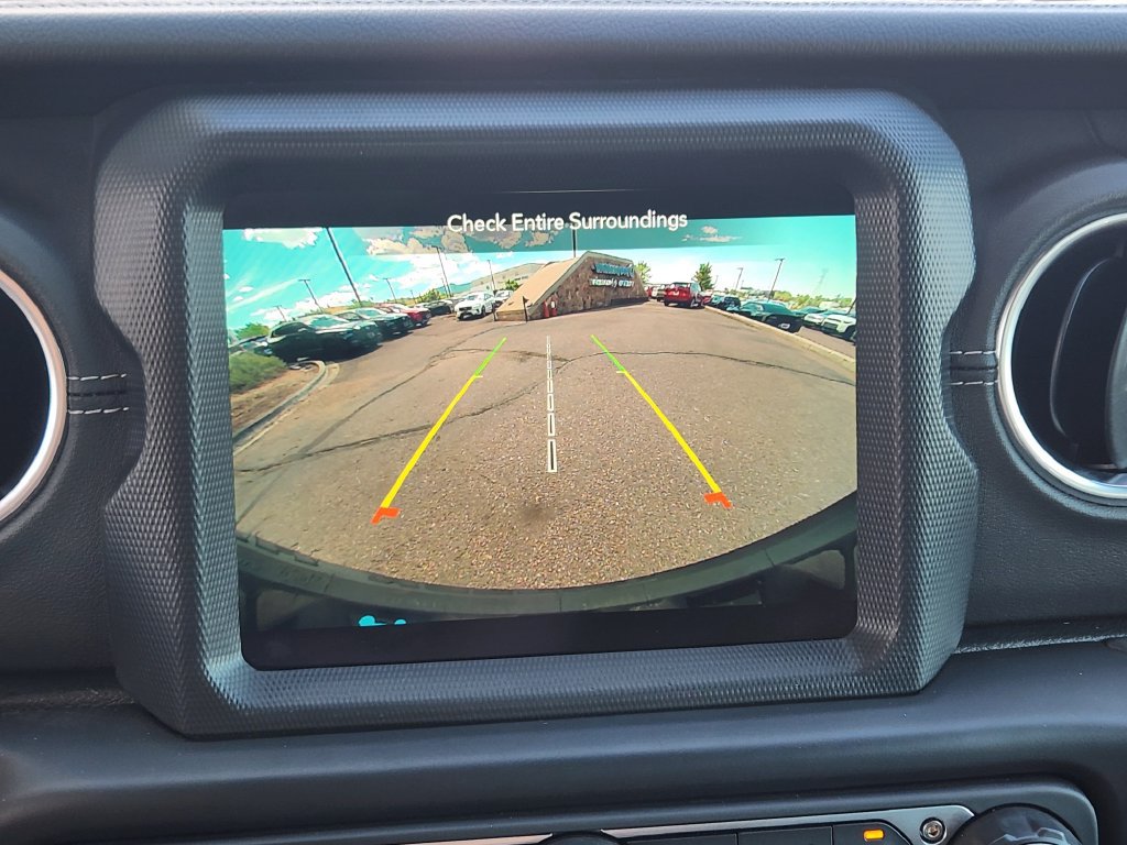 Used 2023 Jeep Wrangler Unlimited Sahara w/ Cold Weather Group AWD/4WD image 9