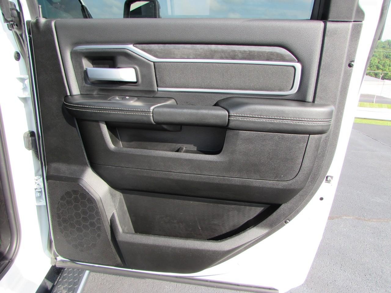 Used 2024 RAM 3500 Big Horn AWD/4WD image 18