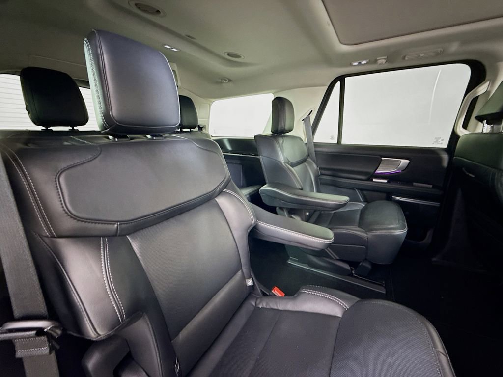 Used 2025 Ford Expedition Platinum image 30