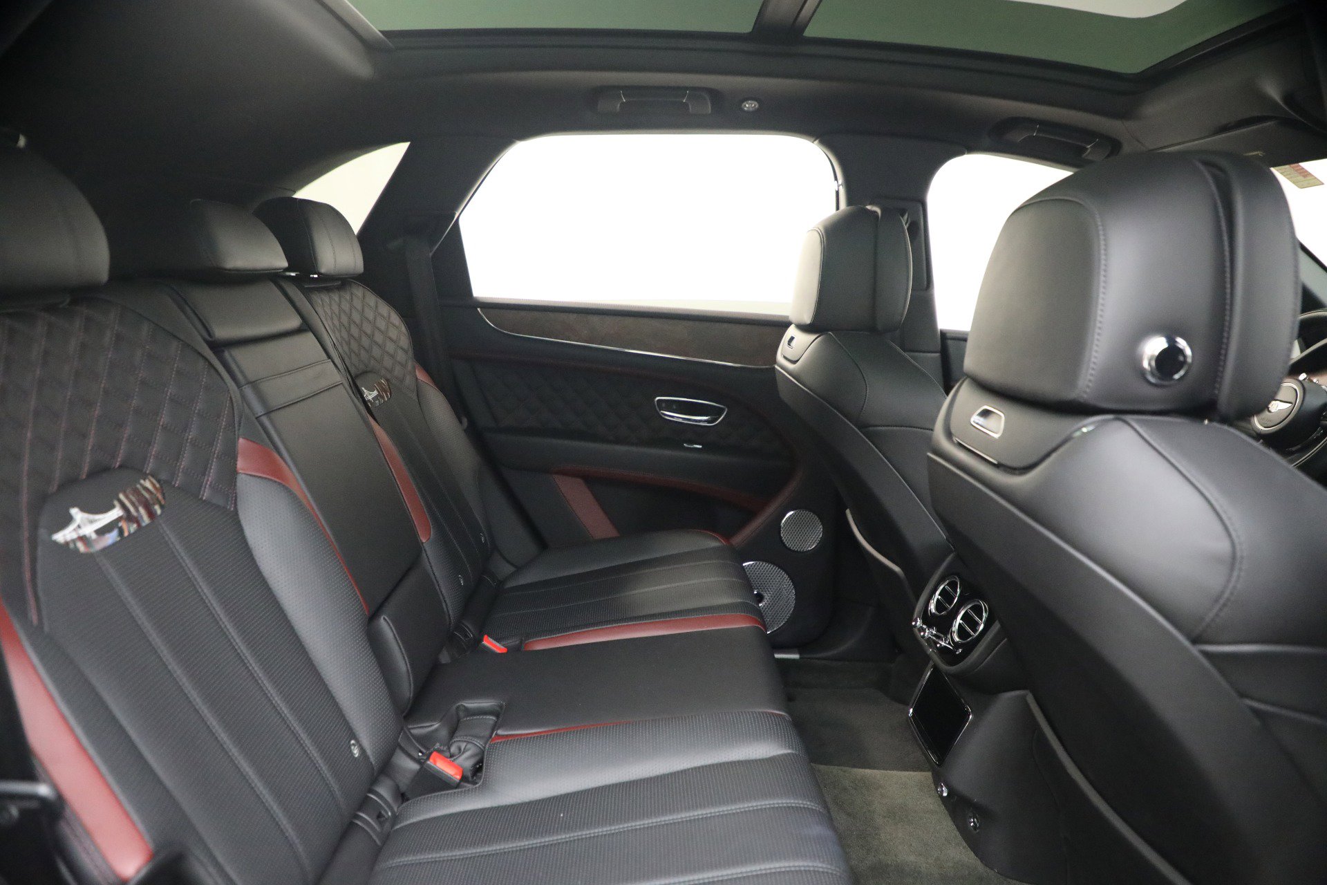 Used 2022 Bentley Bentayga image 29