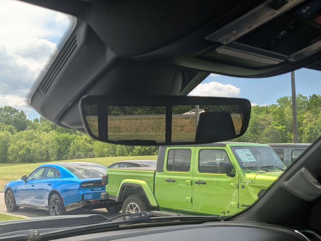 Used 2022 RAM 1500 Laramie AWD/4WD image 32