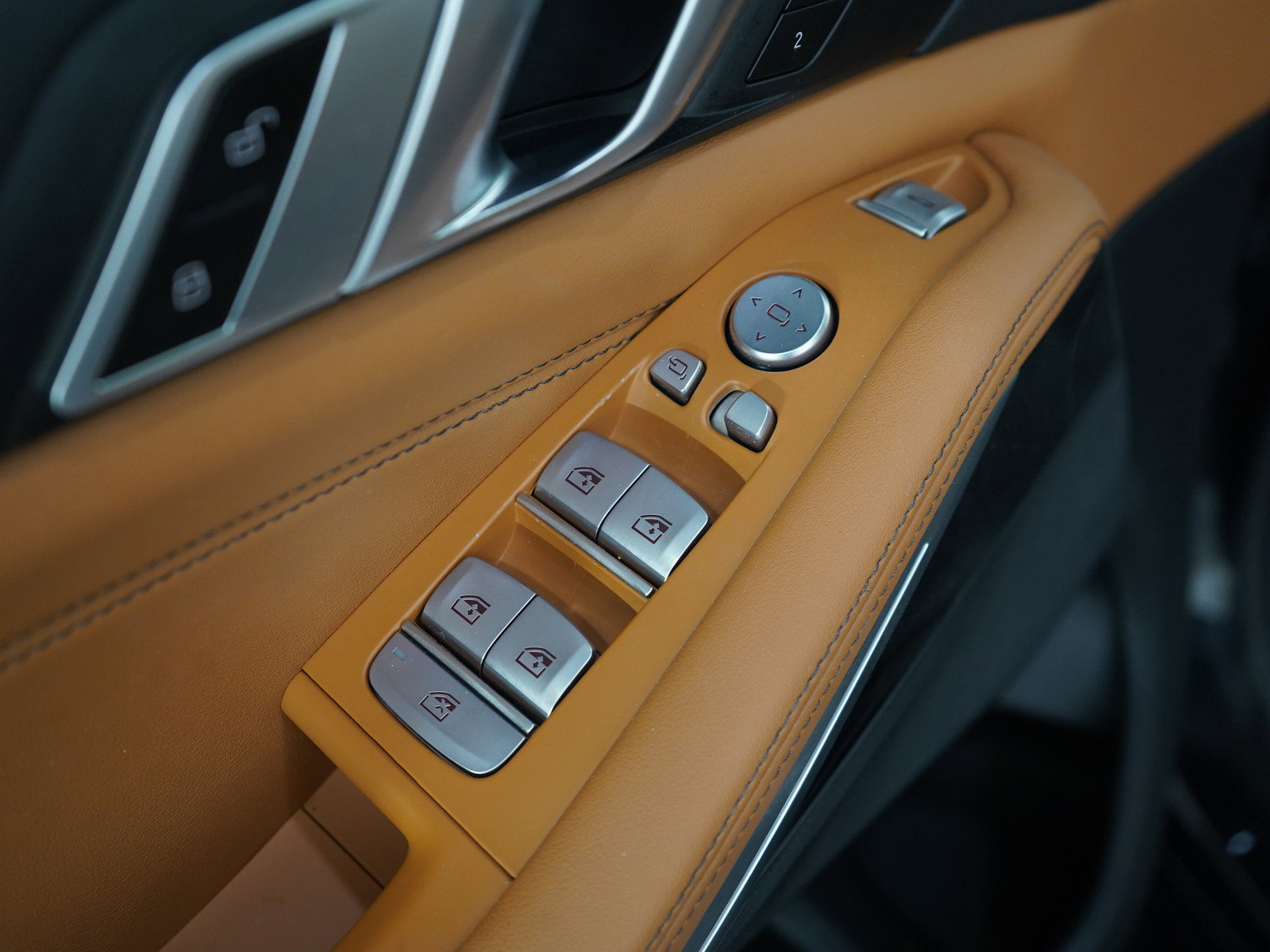 Used 2023 BMW X7 xDrive40i w/ Climate Comfort Package image 25