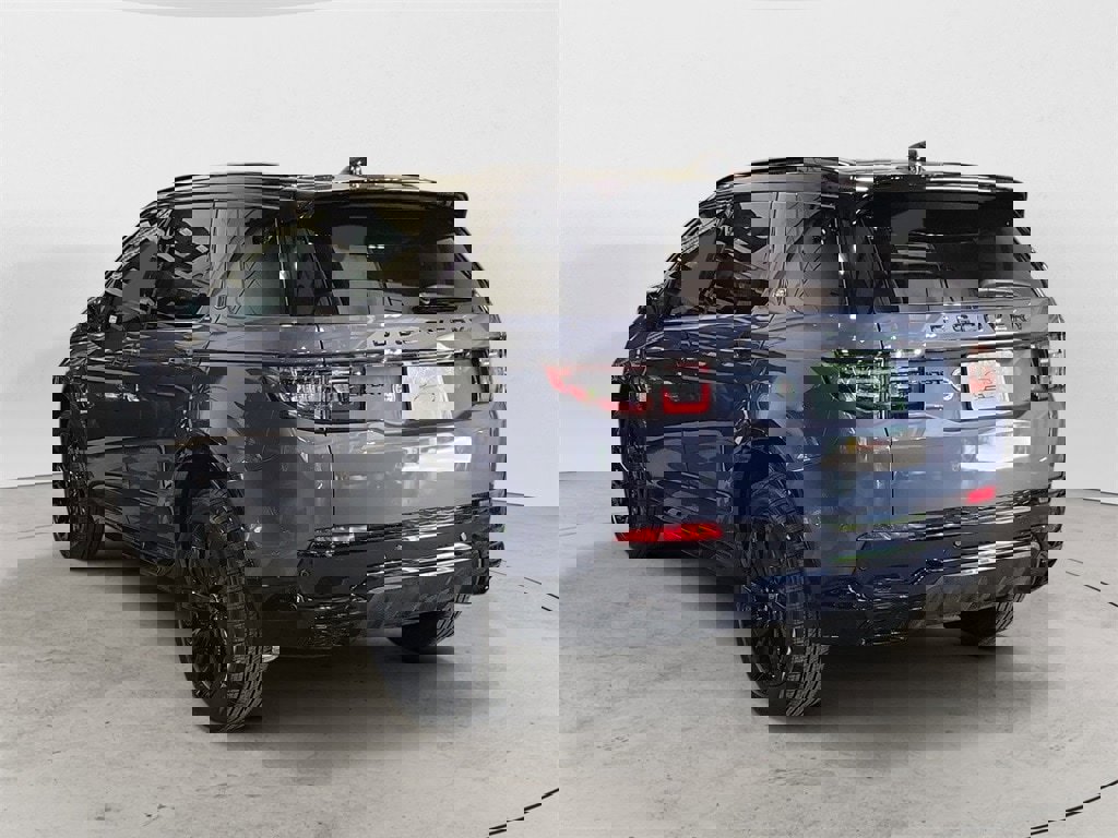 New 2024 Land Rover Discovery Sport Dynamic SE image 3