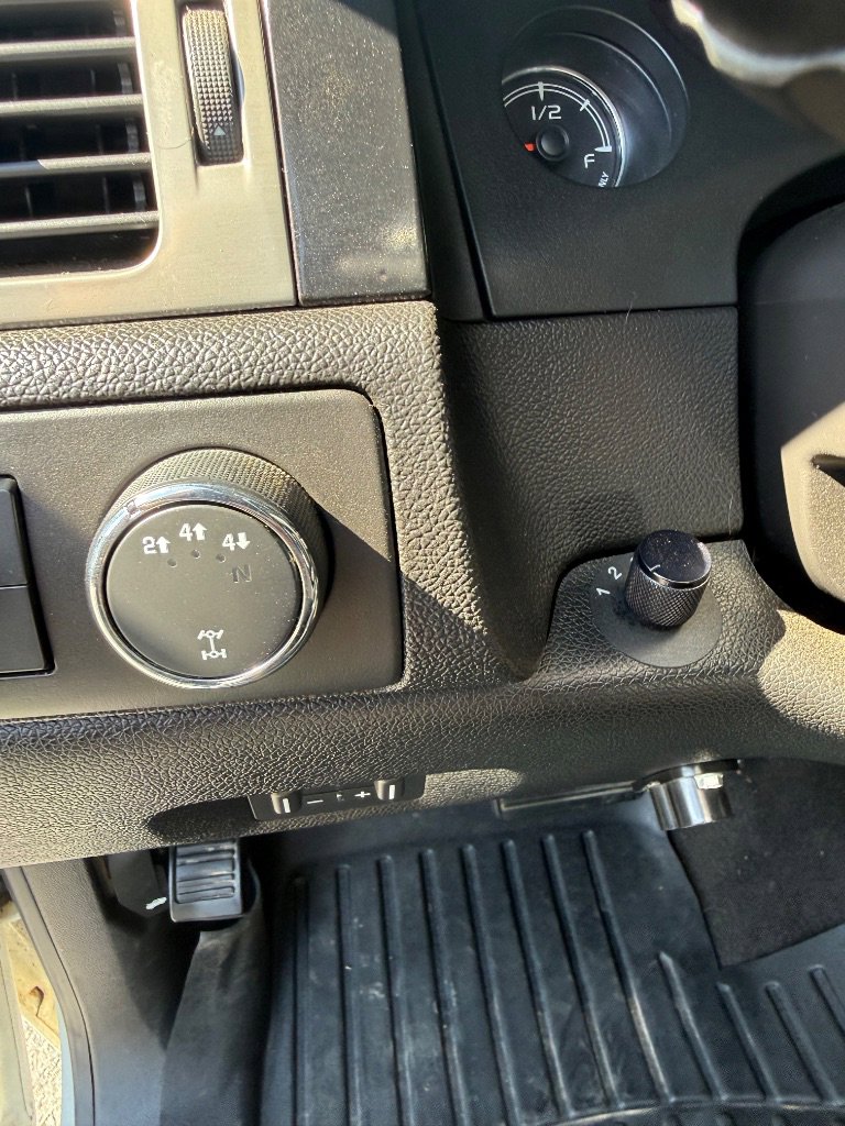 Used 2010 Chevrolet Silverado 2500 LTZ w/ Convenience Package AWD/4WD image 9