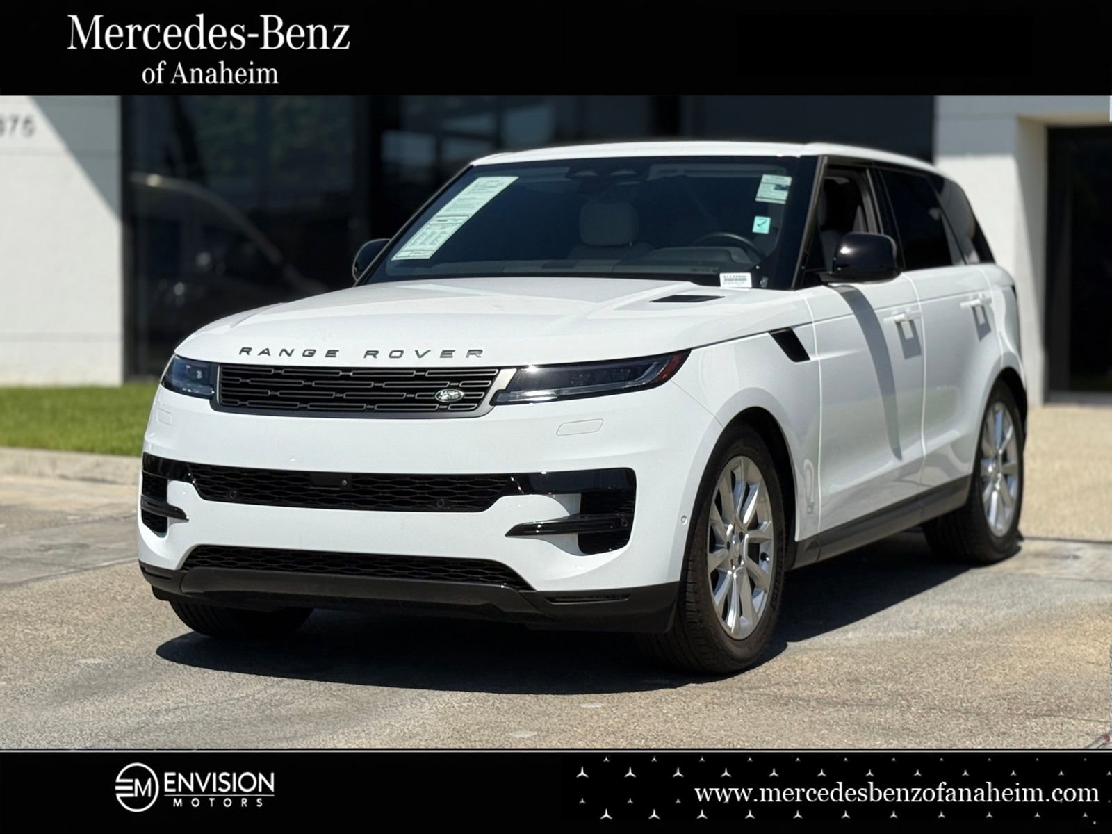 Used 2024 Land Rover Range Rover Sport SE AWD/4WD image 1