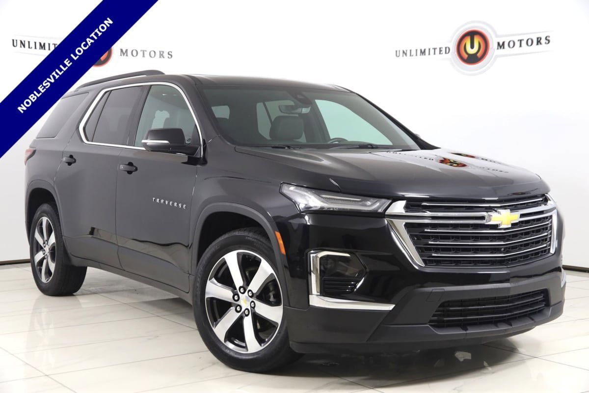 Used 2023 Chevrolet Traverse LT w/ LT Premium Package AWD/4WD image 1