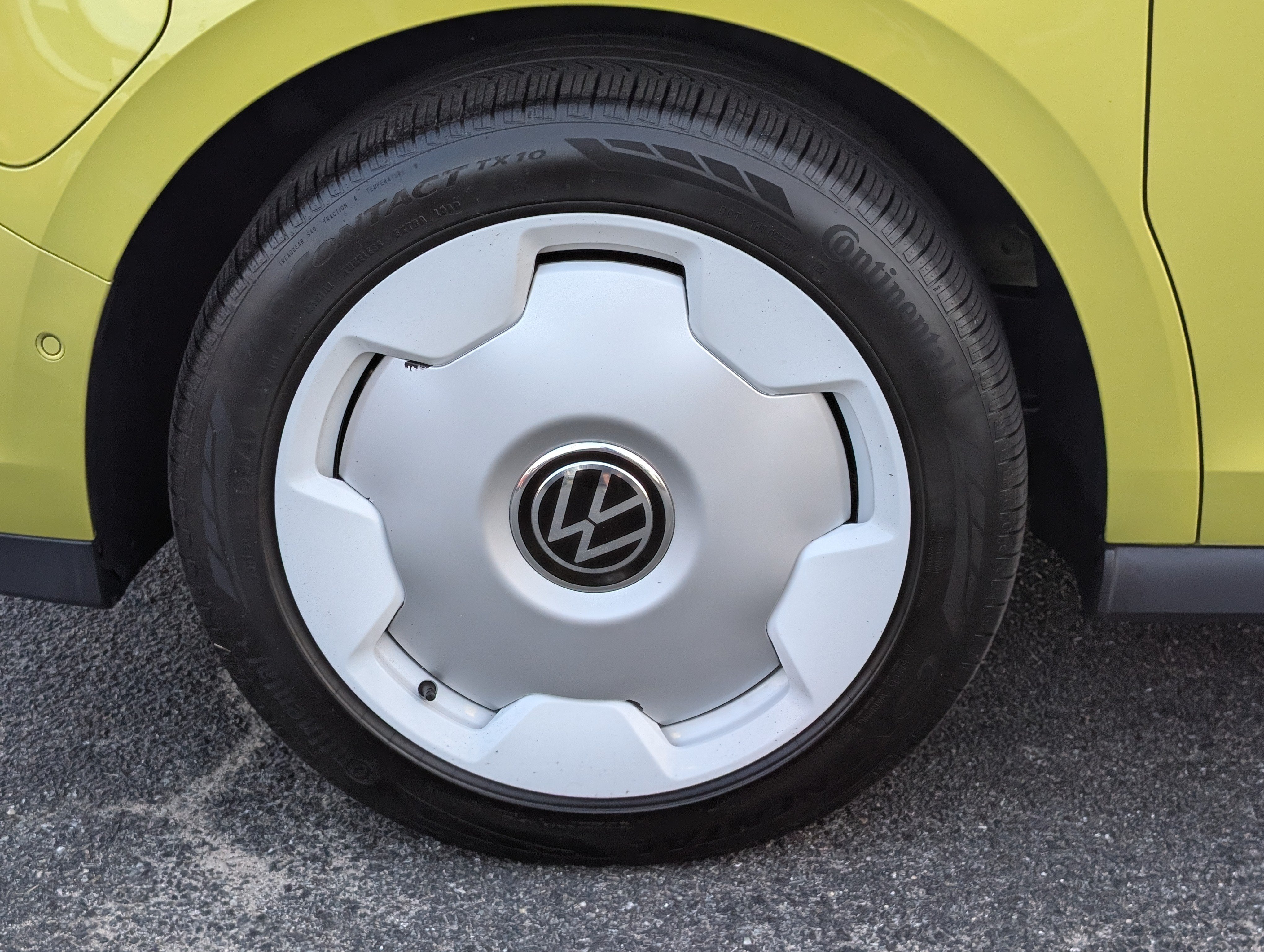 Used 2025 Volkswagen ID. Buzz 1st Edition w/ Cupholders Package AWD/4WD image 10