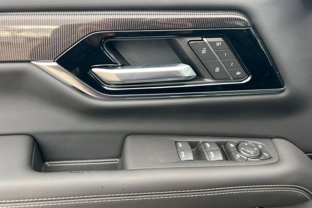 New 2026 GMC Yukon XL Elevation image 8