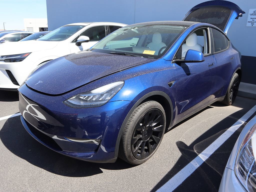 Used 2022 Tesla Model Y Long Range image 3