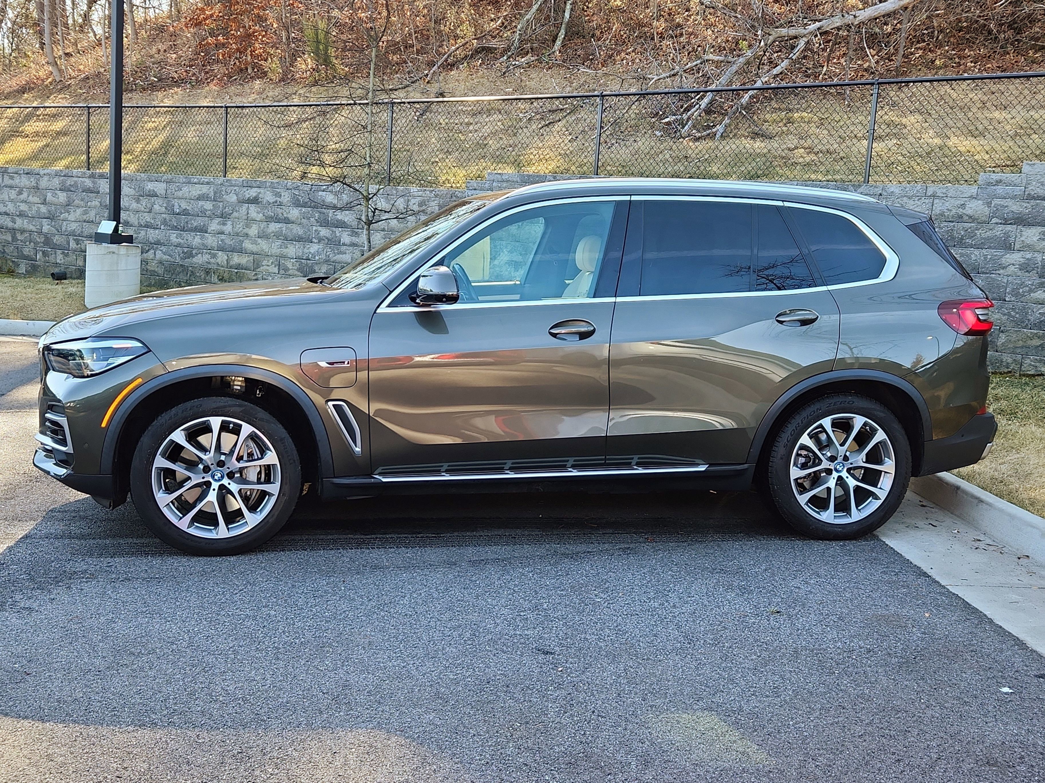 Used 2022 BMW X5 xDrive45e w/ Climate Comfort Package image 6