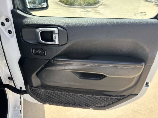 Used 2024 Jeep Wrangler Unlimited Sahara AWD/4WD image 18