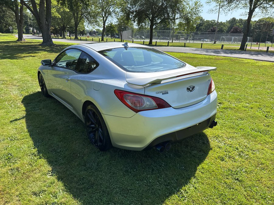 Used 2010 Hyundai Genesis 3.8 RWD image 17