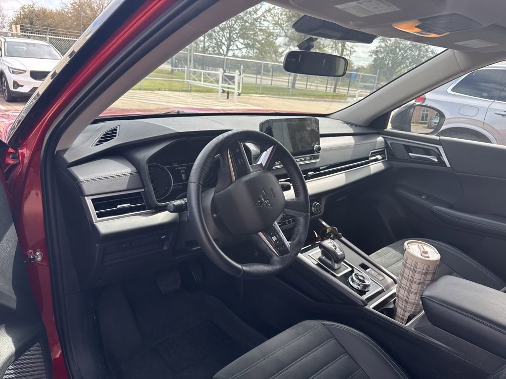 Used 2024 Mitsubishi Outlander SE image 17