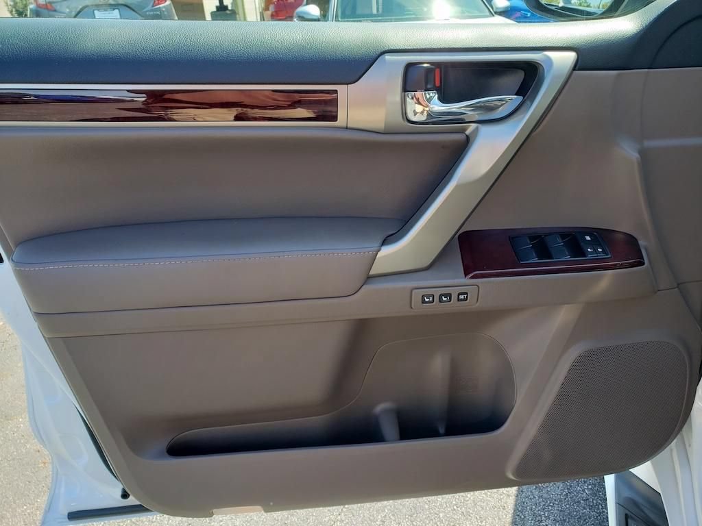 Used 2018 Lexus GX 460 Luxury AWD/4WD image 19