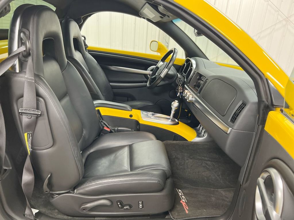 Used 2004 Chevrolet SSR w/ Preferred Equipment Group image 20