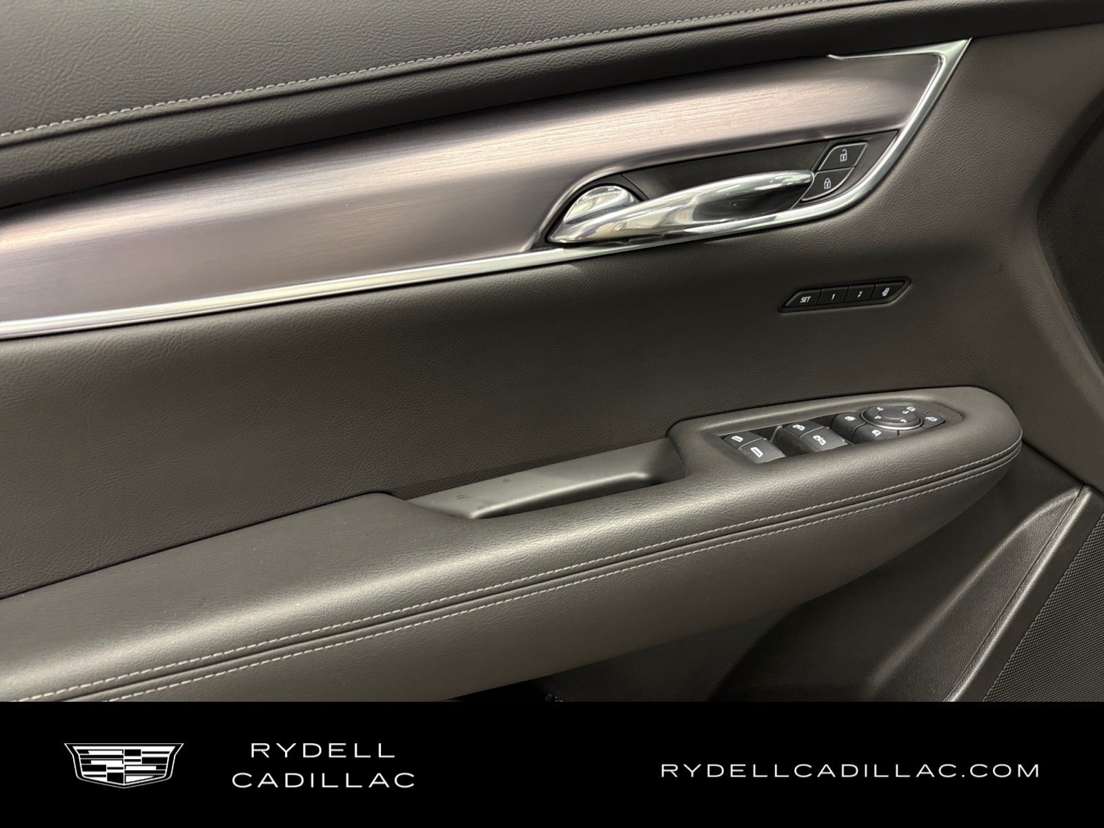 Certified 2025 Cadillac XT6 Luxury AWD/4WD image 11