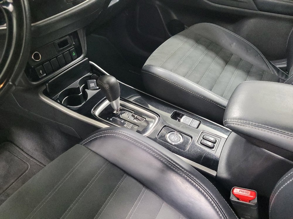 Used 2020 Mitsubishi Outlander SE image 26