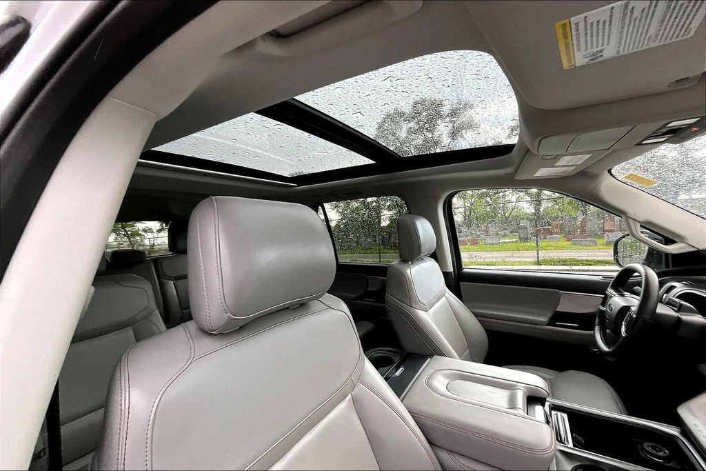 Used 2025 Ford Expedition Active AWD/4WD image 21