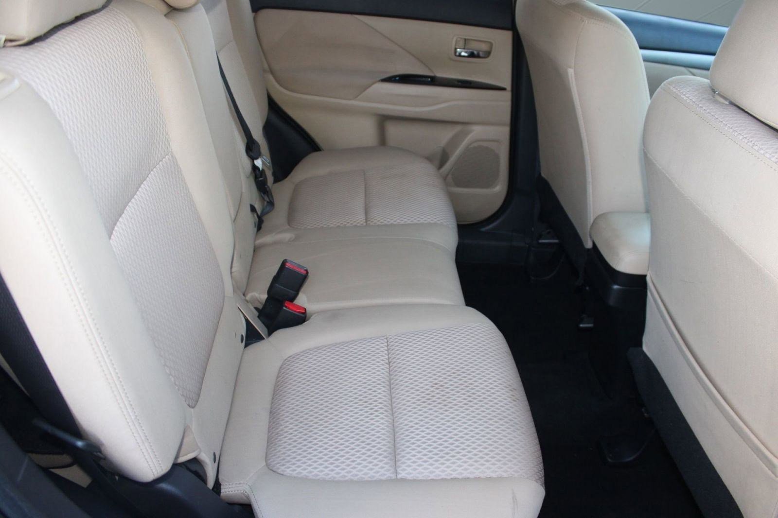 Used 2017 Mitsubishi Outlander SE image 30