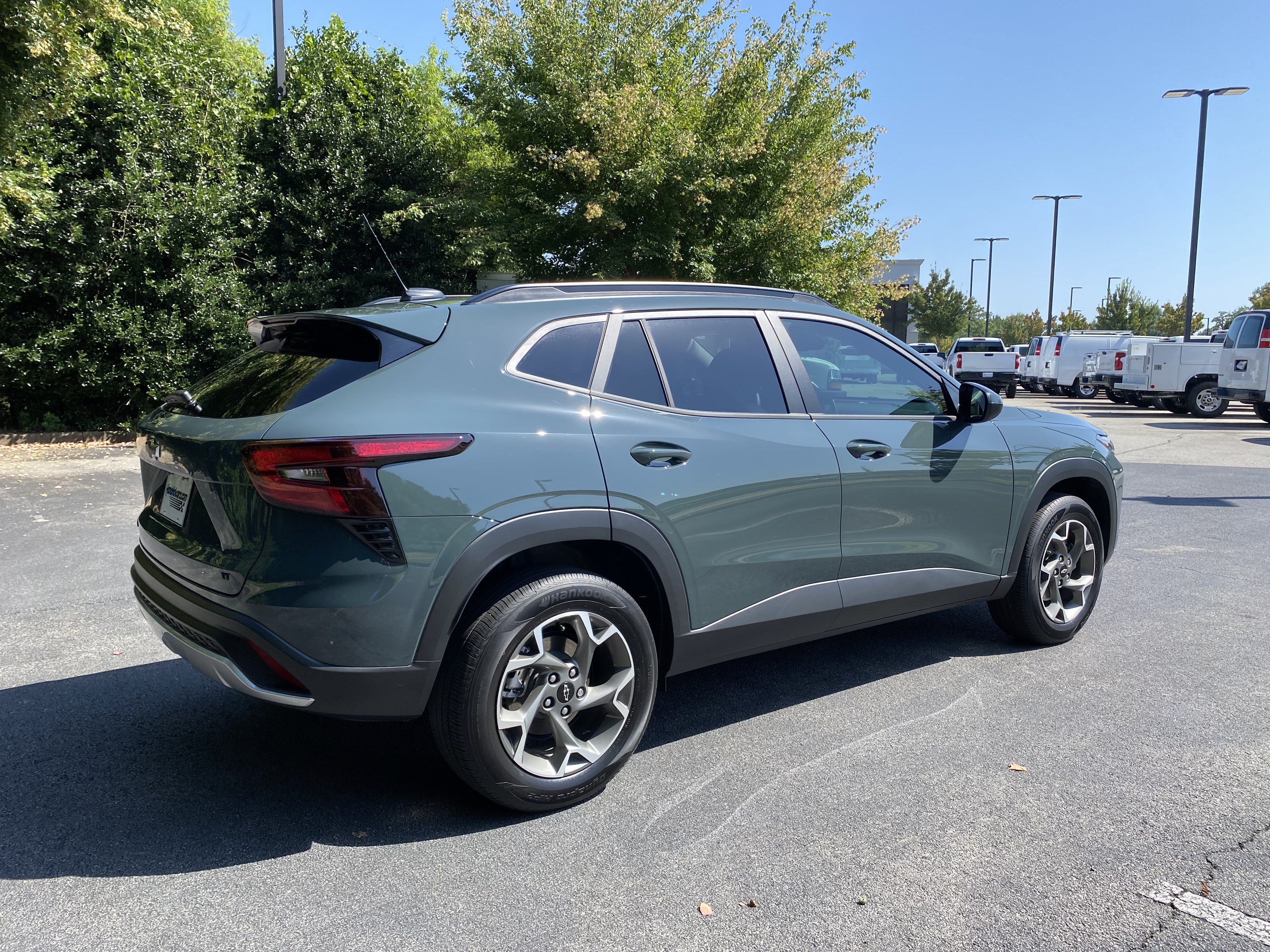 Used 2026 Chevrolet Trax LT w/ LPO, Blackout Package FWD image 9