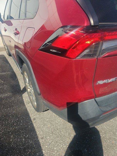 Used 2021 Toyota RAV4 XLE Premium FWD image 10