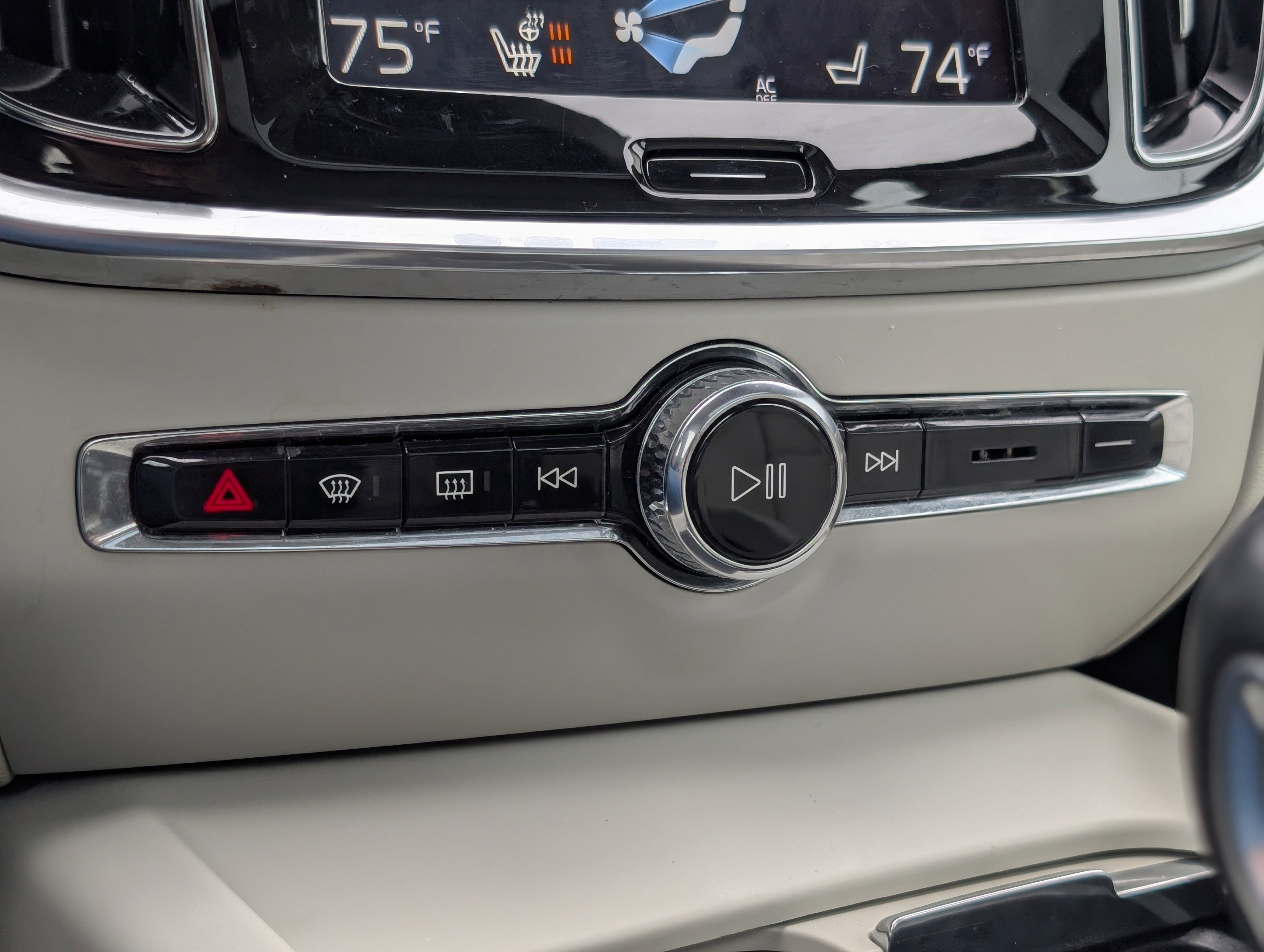 Used 2020 Volvo S60 T6 Momentum image 25