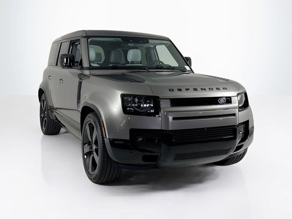 Used 2025 Land Rover Defender 110 X-Dynamic SE AWD/4WD image 7