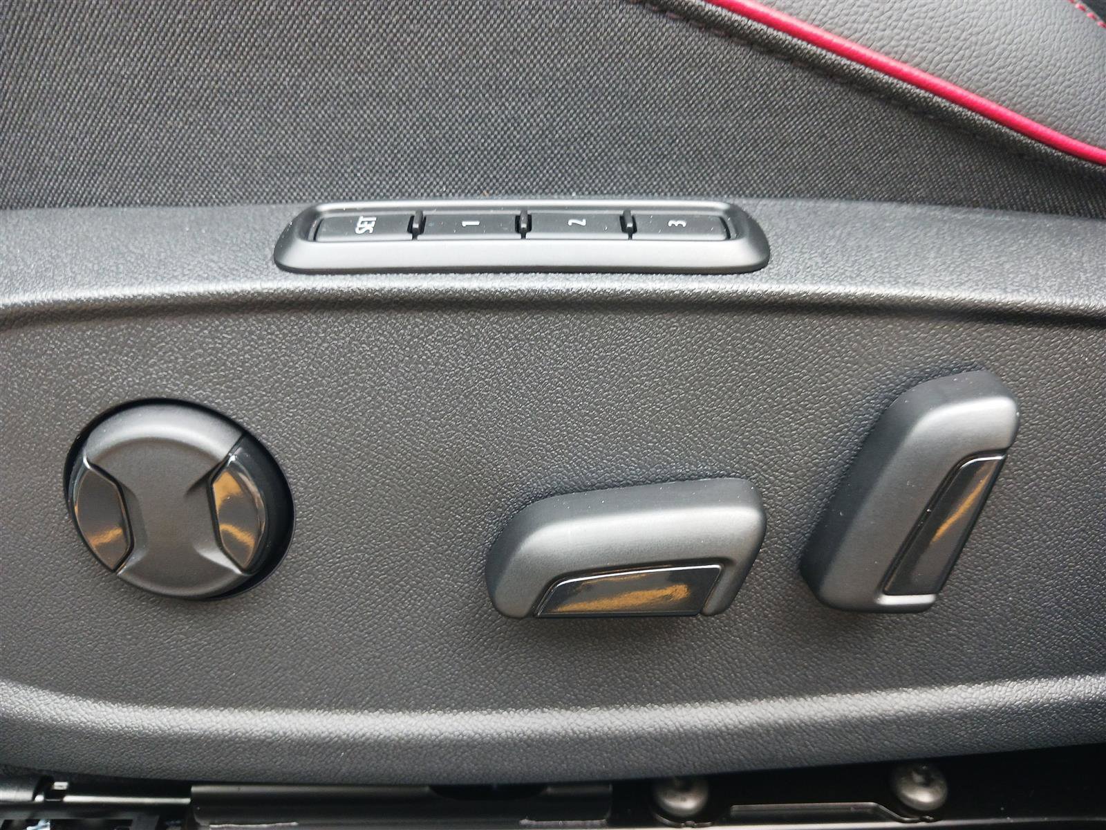 New 2025 Volkswagen GTI SE image 17