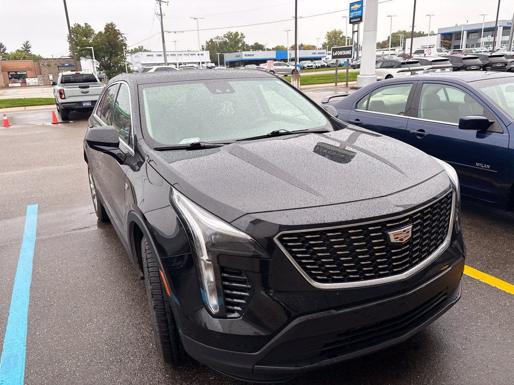 Used 2023 Cadillac XT4 Luxury w/ Cold Weather Package FWD image 7