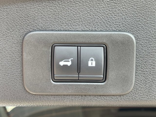 Used 2025 Nissan Murano SV AWD/4WD image 13