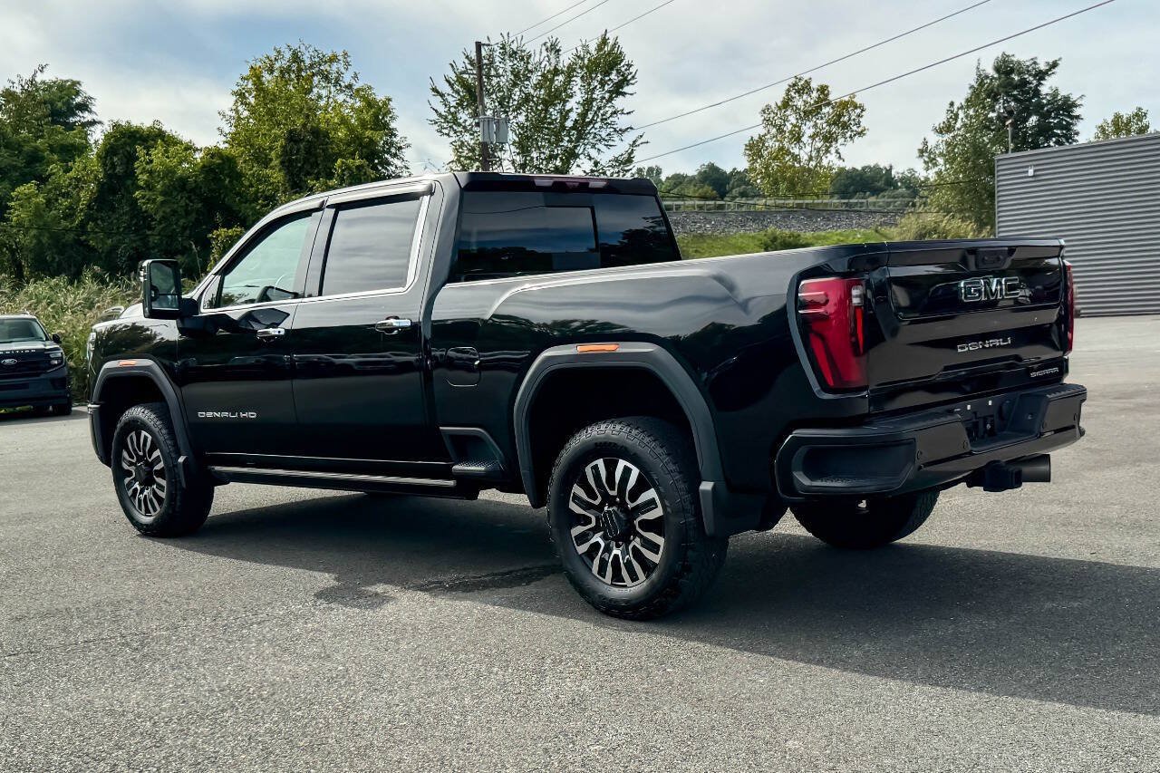 Used 2025 GMC Sierra 3500 Denali Ultimate AWD/4WD image 5